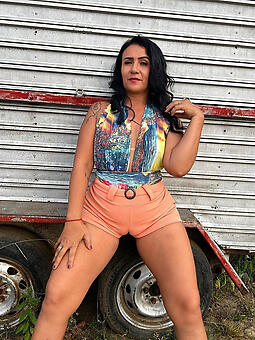 of age beauties cameltoe moms photo