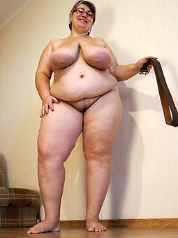fat of age mom showing her unpractised jugs